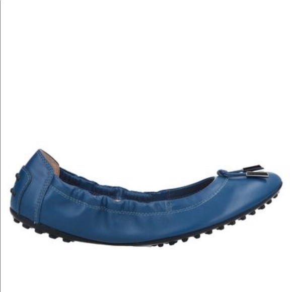 Tod’s women’s navy flats - Picture 1 of 8